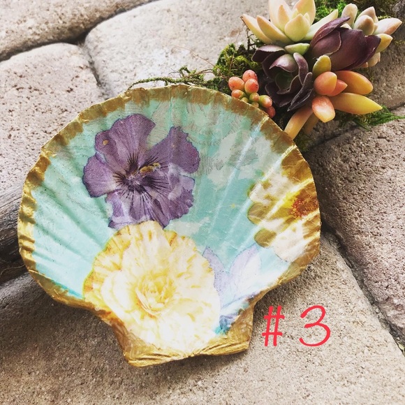 SOLD- Seashell Jewelry Dish - Picture 6 of 15